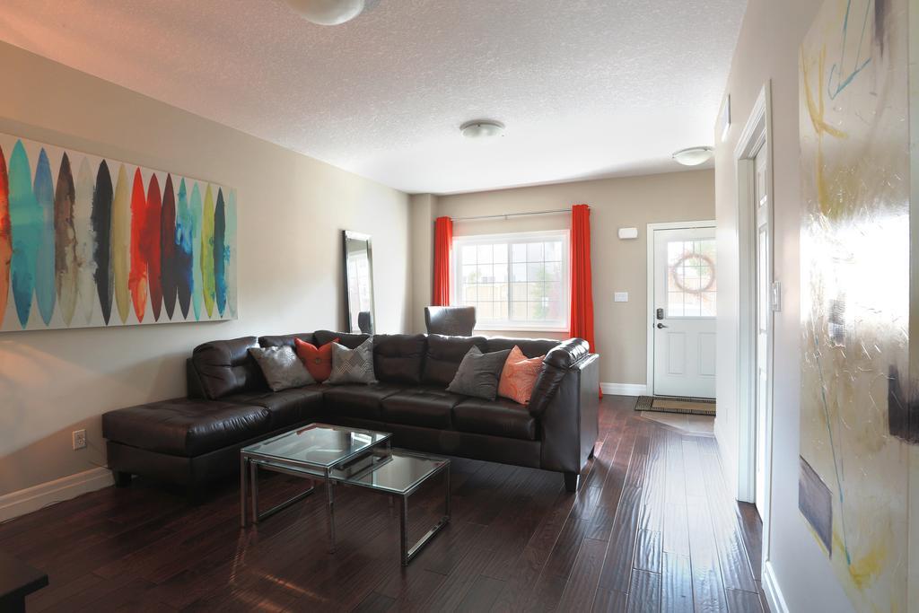 Boardwalk Homes - Executive Townhomes Kitchener Habitación foto
