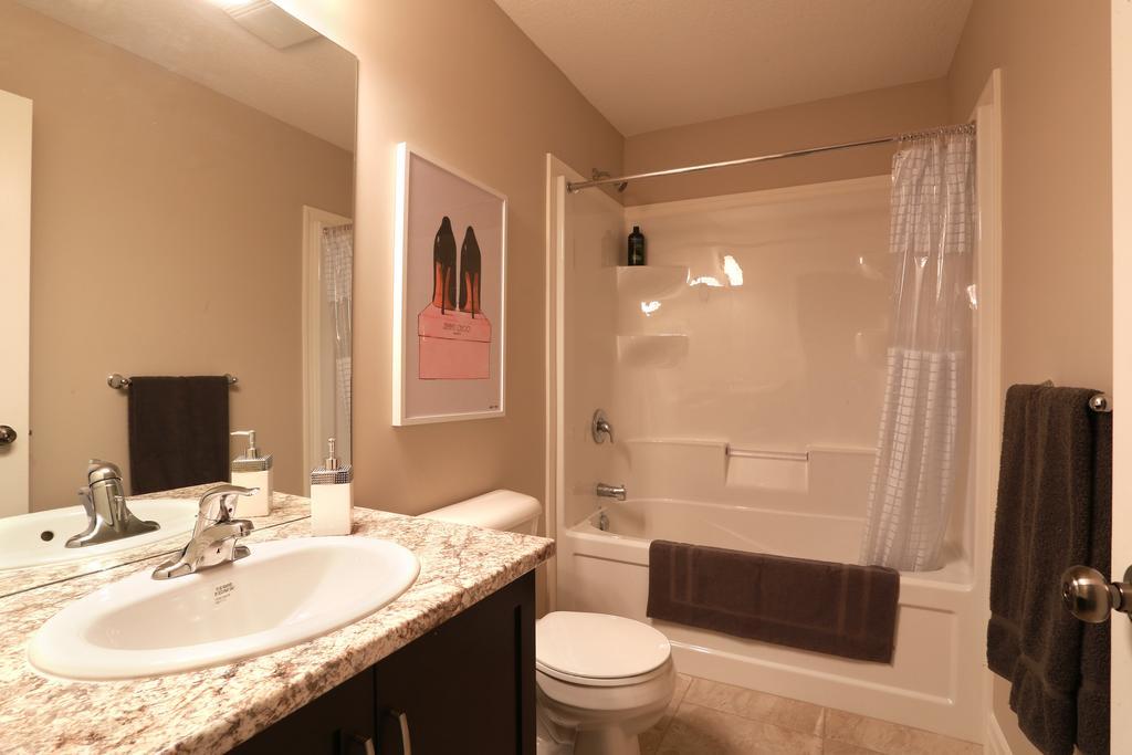 Boardwalk Homes - Executive Townhomes Kitchener Habitación foto